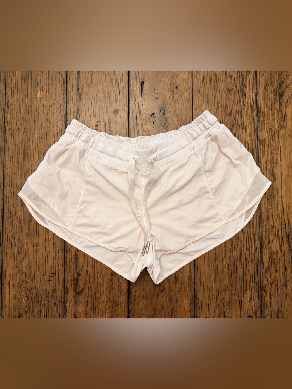 Lululemon Hotty Hot White Running Shorts Size 8 Mesh Lined Athletic